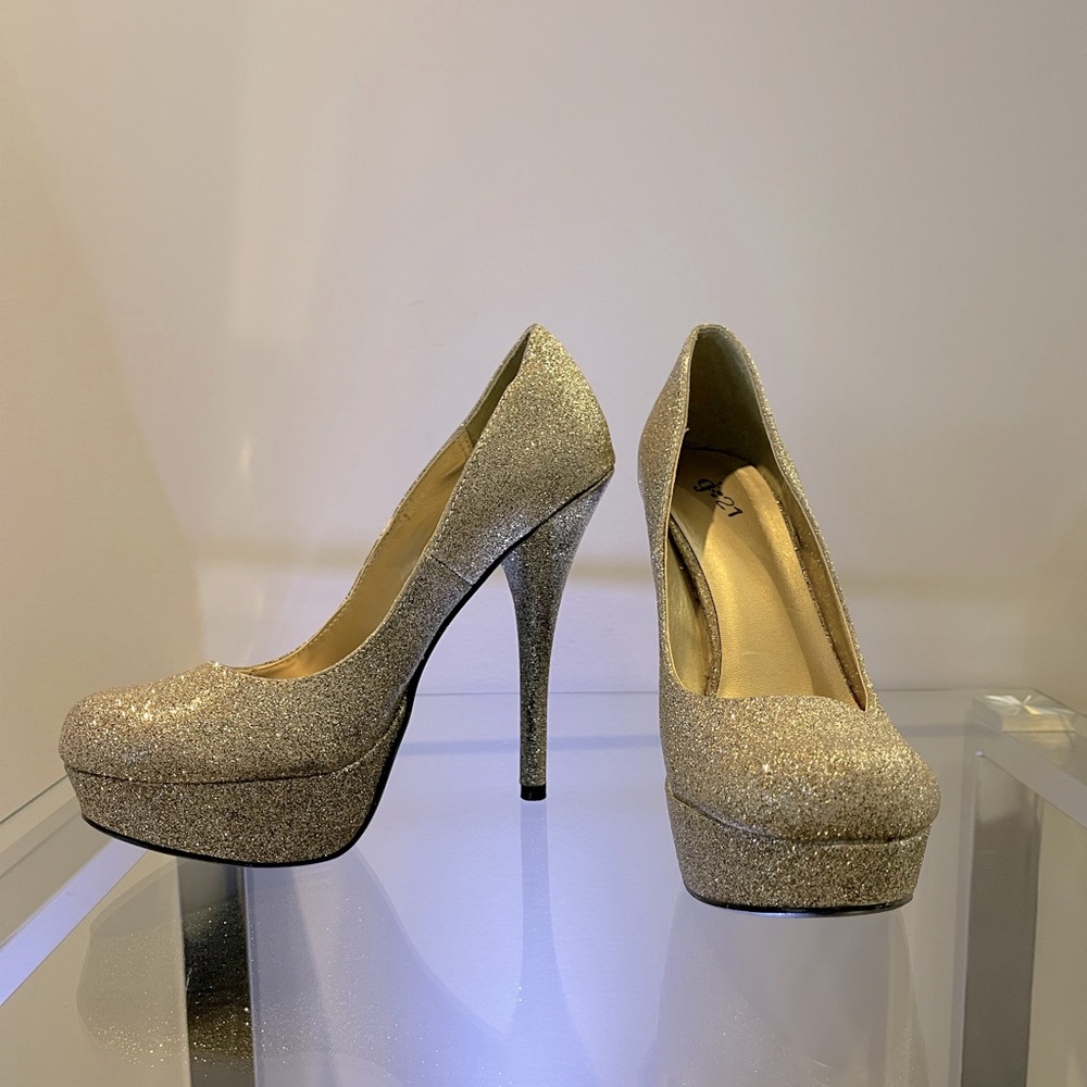 ✨ GLITTERS ✨ shiny, glittered high heels. G21